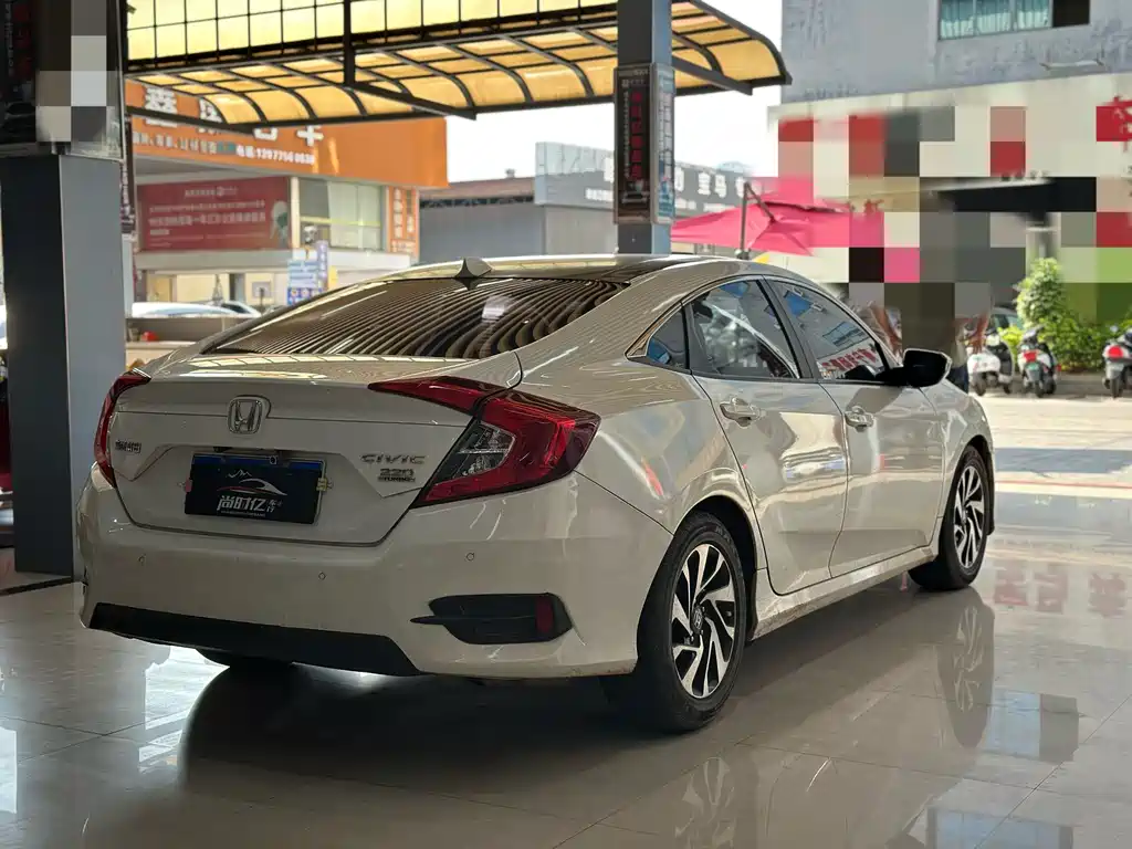 Honda Civic 2018 — фото 6