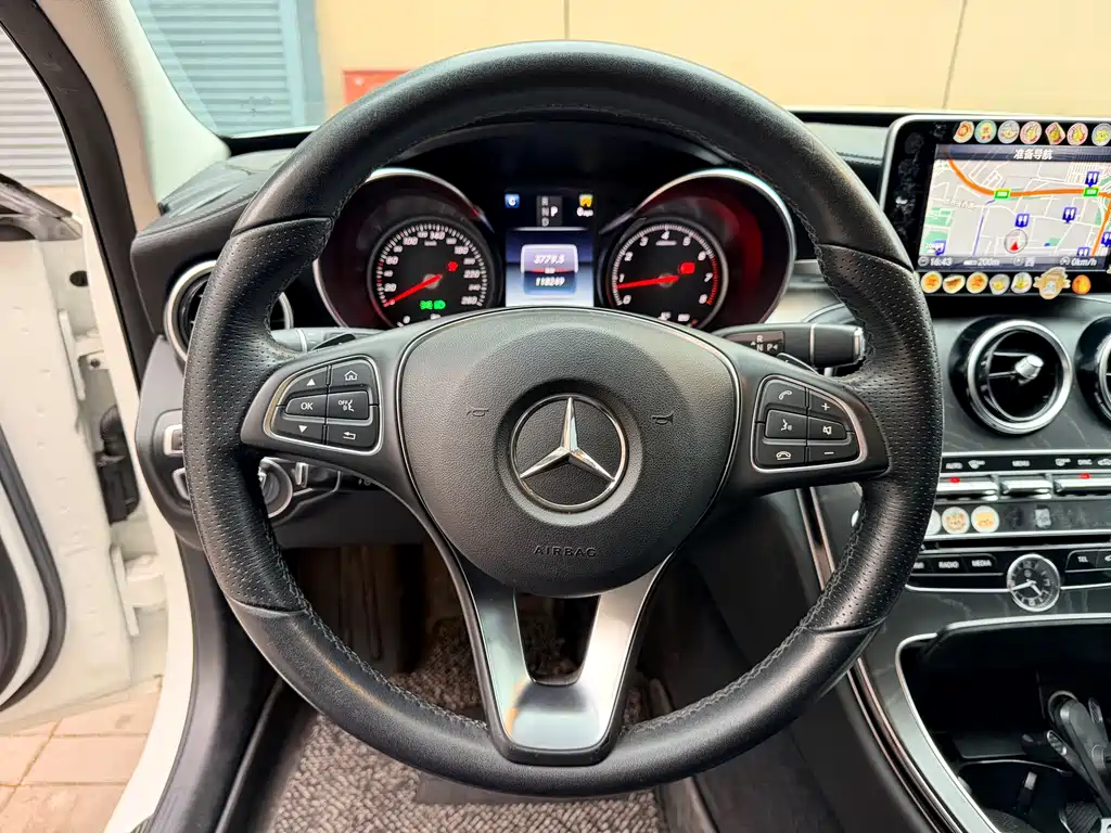 Mercedes-Benz C-Class 2017 — фото 17
