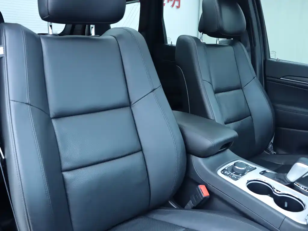Jeep Grand Cherokee 2022 — фото 10