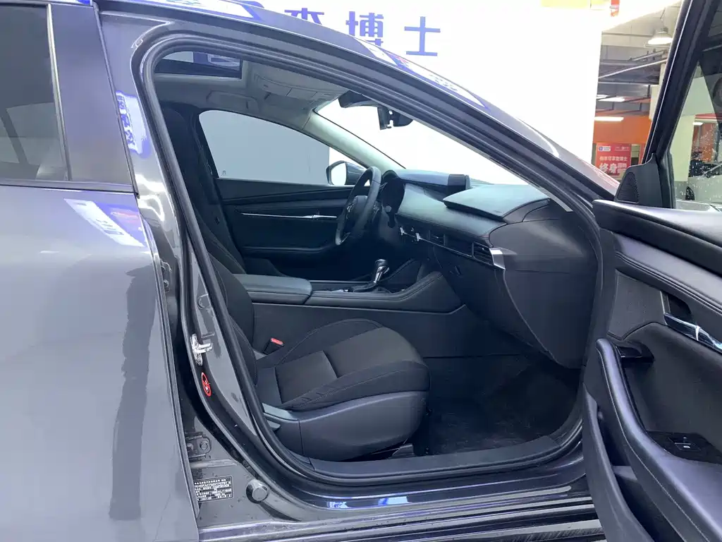Mazda 3 Axela 2022 — фото 14