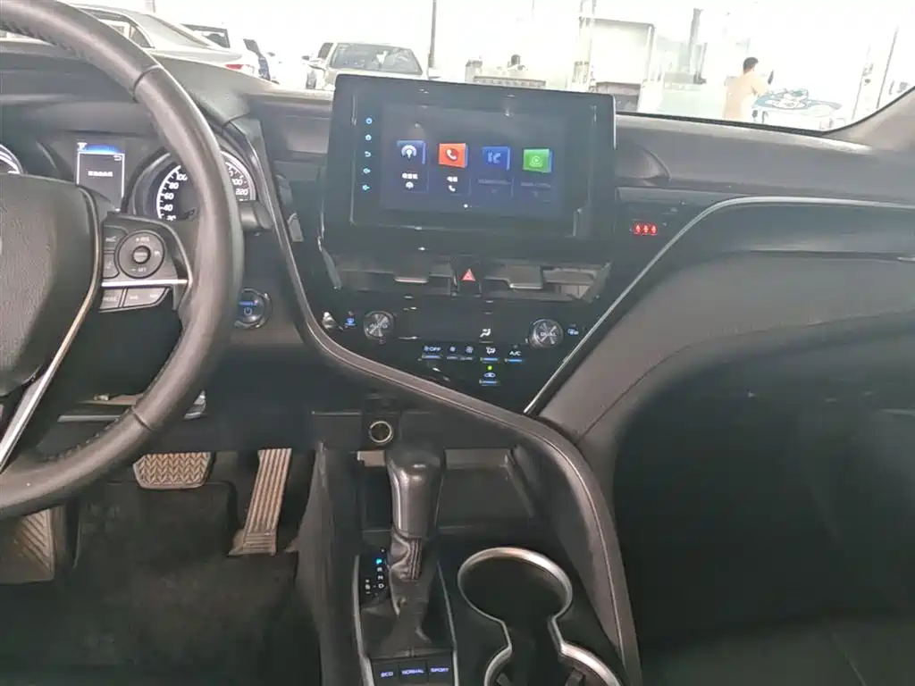 Toyota Camry 2023 — фото 13