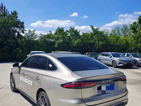 Geely Emgrand 2026