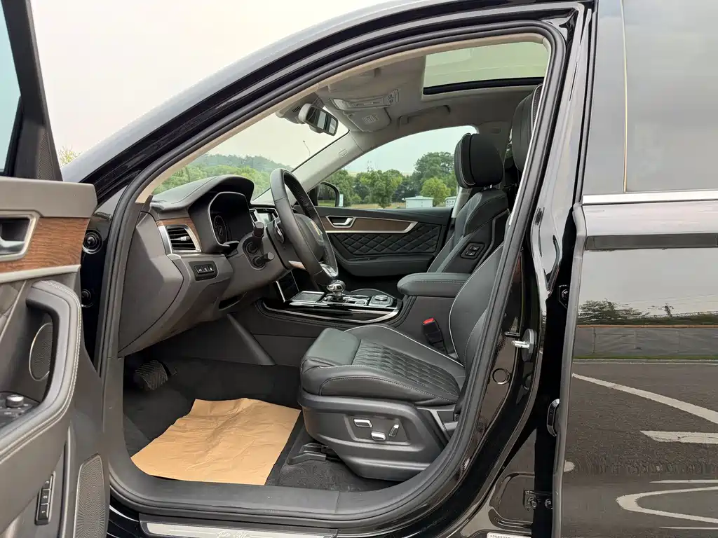 Hongqi HS7 2021