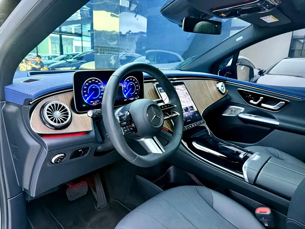 Mercedes-Benz EQE SUV 2023 — фото 6