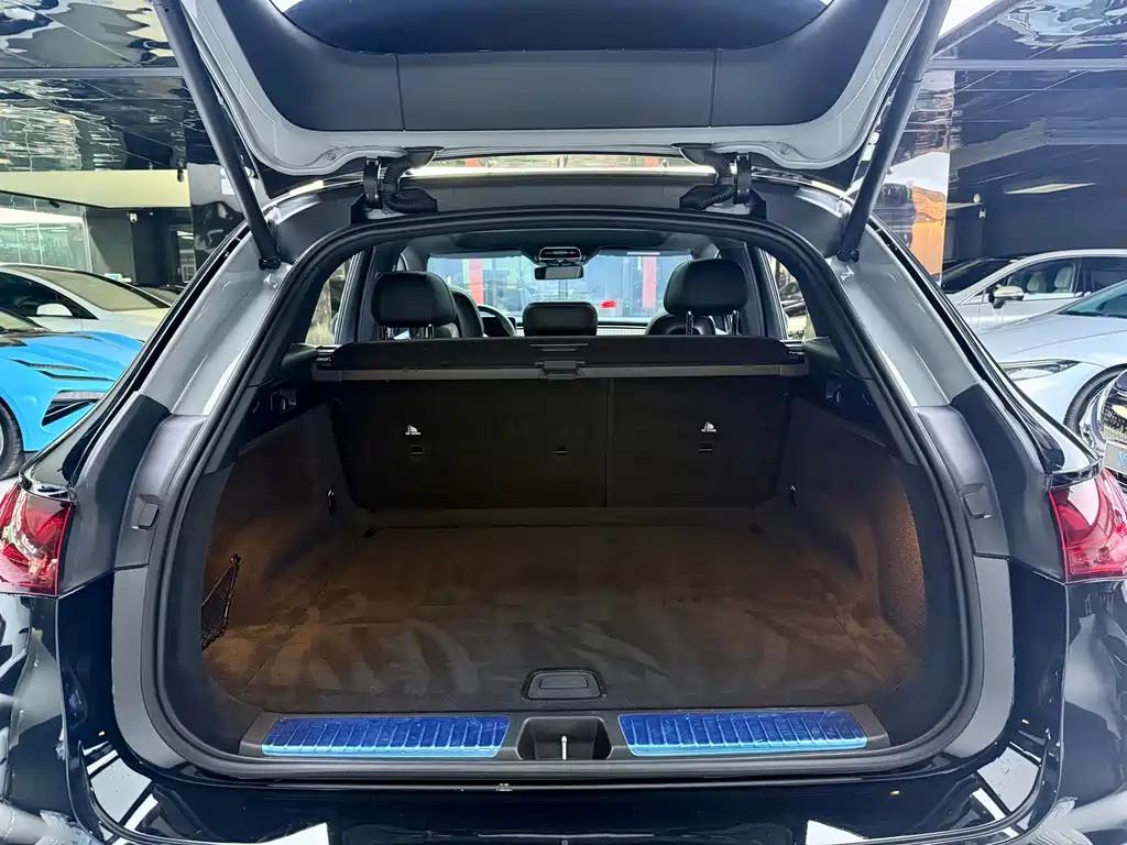 Mercedes-Benz EQE SUV 2023 — фото 14