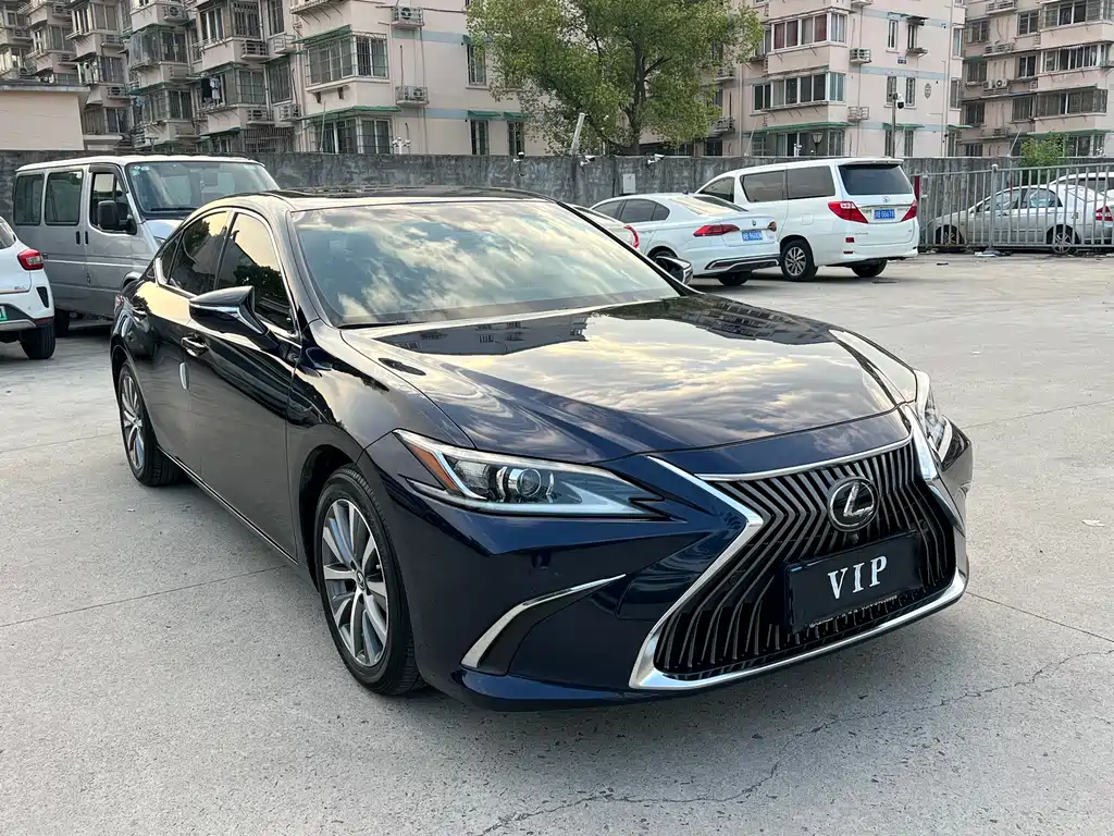 Lexus ES 2018 — фото 3