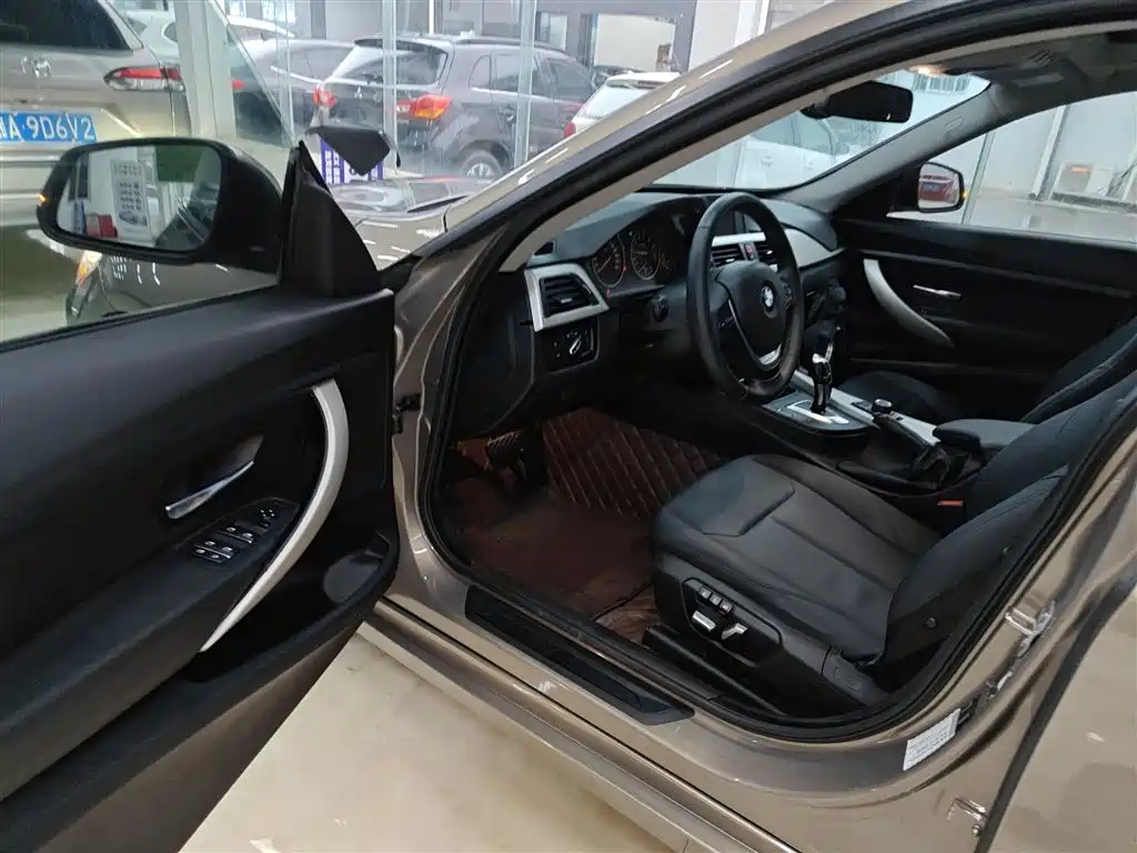 BMW 3 Series GT 2017 — фото 16