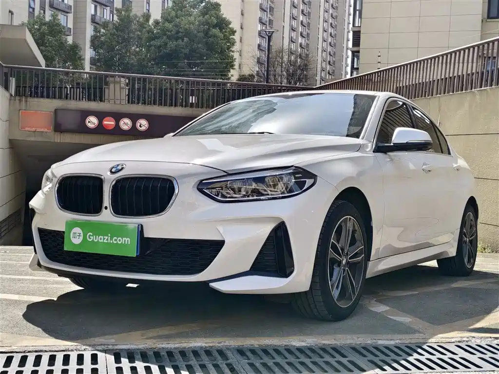 BMW 1 Series 2021 — фото 1