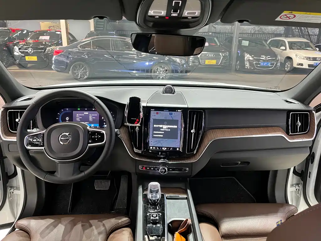 Volvo XC60 2023 — фото 13