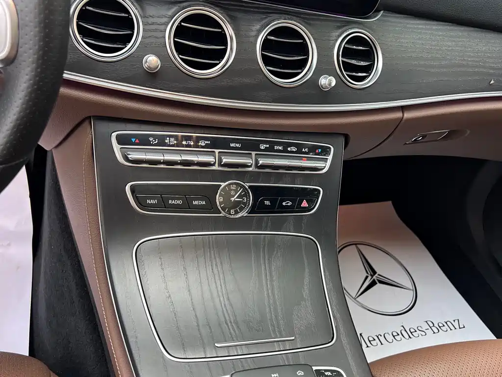 Mercedes-Benz E-Class 2019 — фото 13