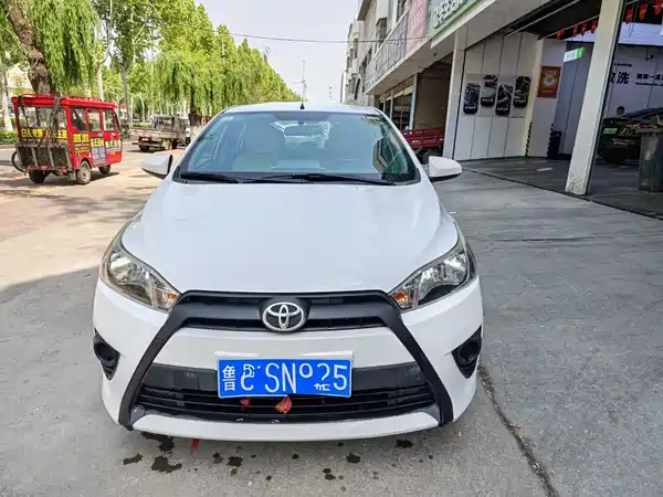 Toyota Yaris L 2014