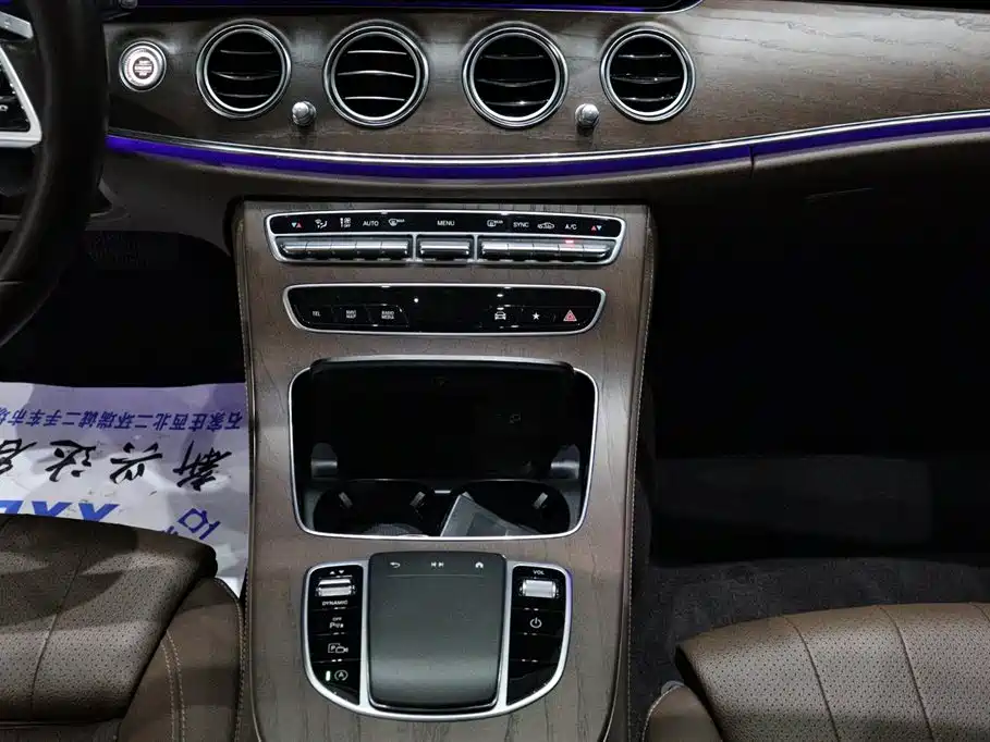 Mercedes-Benz E-Class 2023 — фото 10