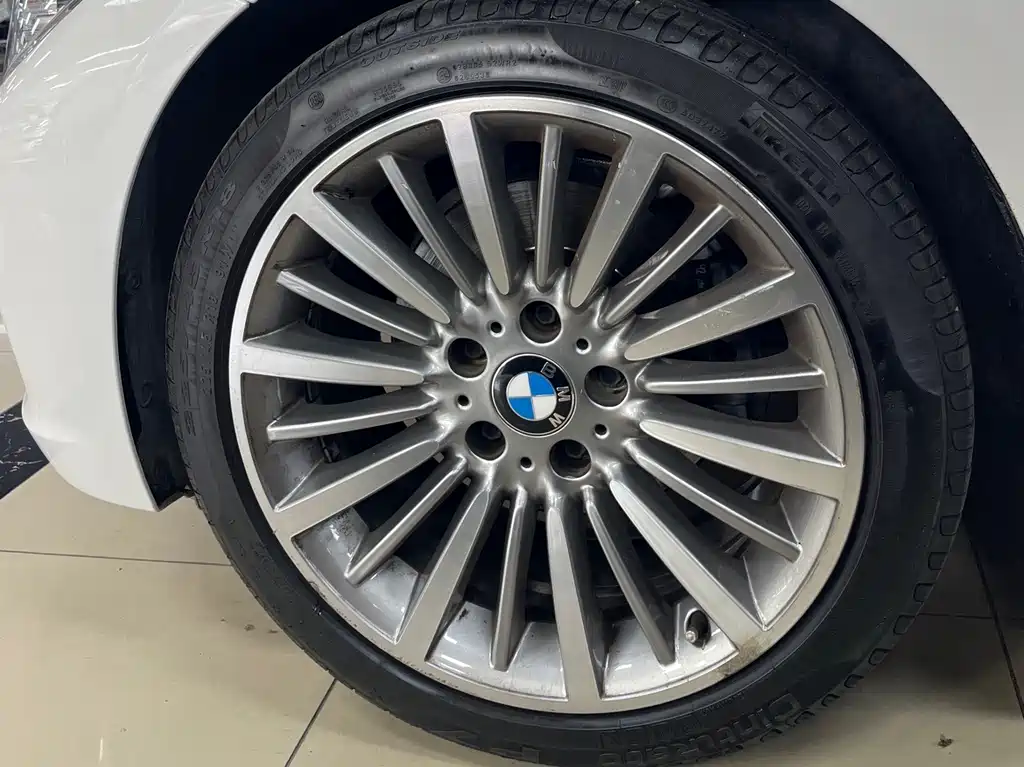 BMW 3 Series 2019 — фото 13