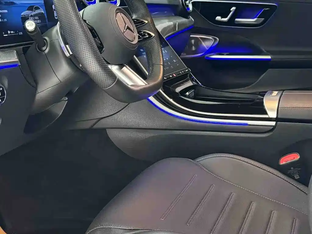 Mercedes-Benz C-Class 2024 — фото 3