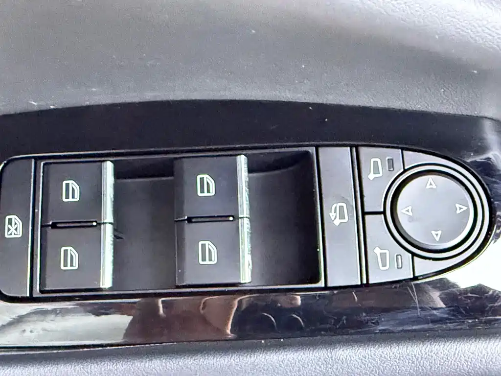 Mazda 3 Axela 2022 — фото 15