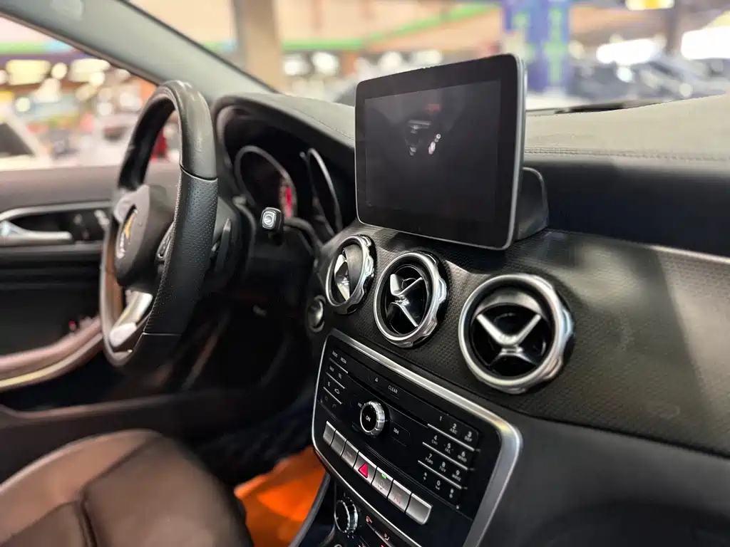 Mercedes-Benz GLA 2018 — фото 36