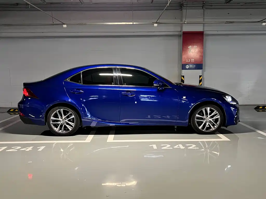 Lexus IS 2018