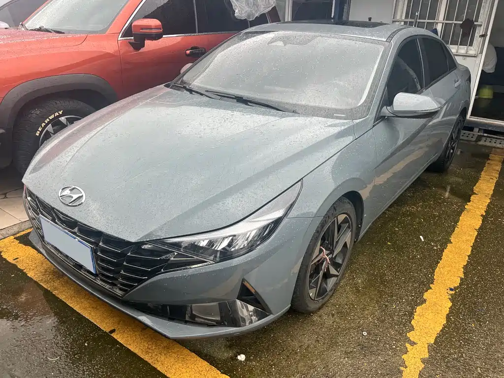 Hyundai Elantra 2022
