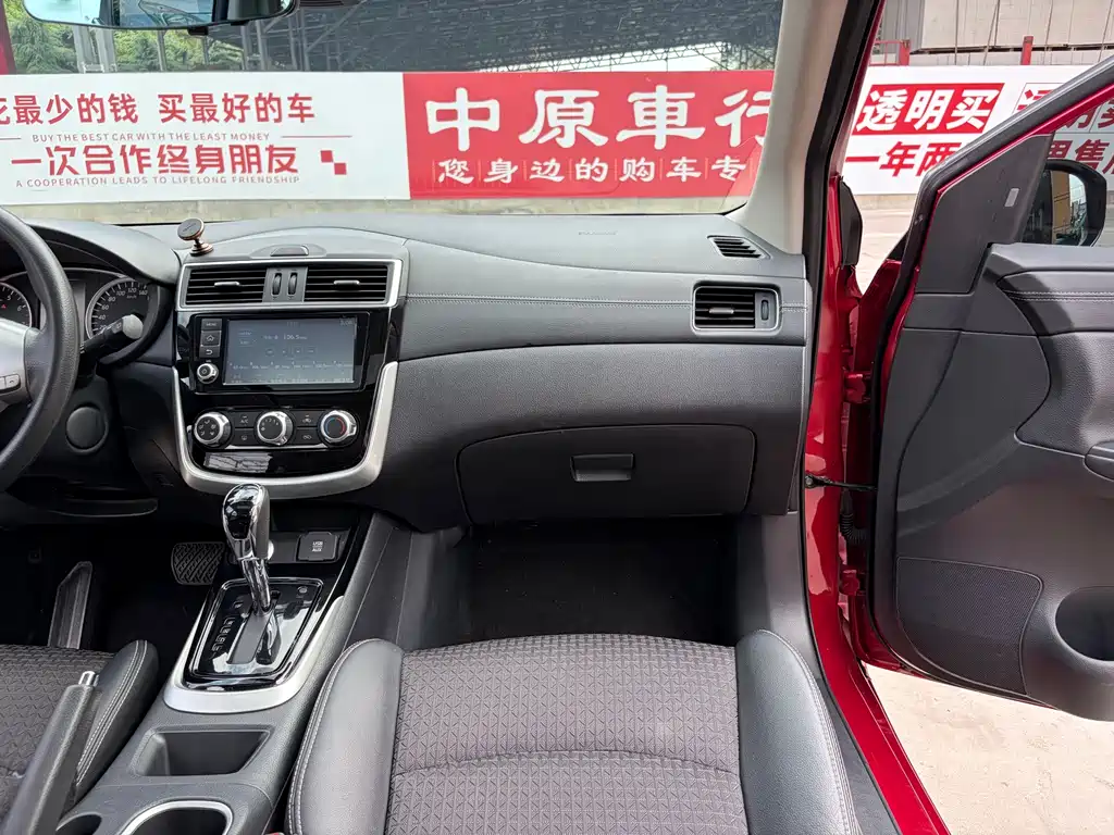 Nissan Tiida 2017 — фото 11