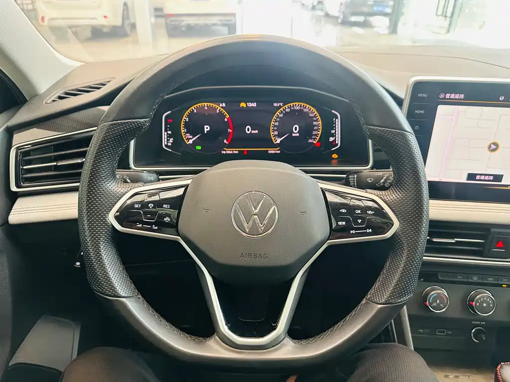 Volkswagen Tiguan L 2022 — фото 10