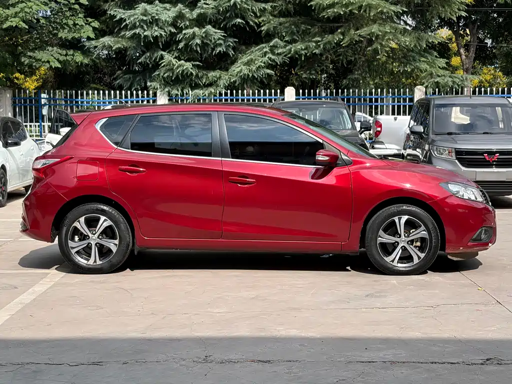 Nissan Tiida 2017 — фото 15