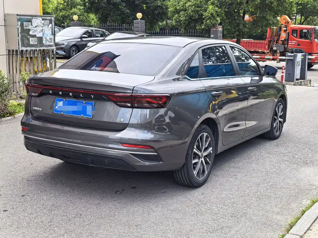 Geely Emgrand 2022