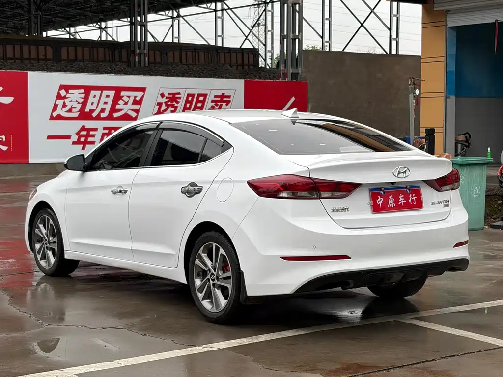 Hyundai Elantra 2018 — фото 18