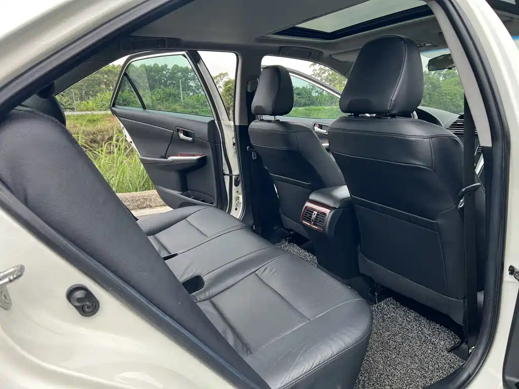 Toyota Camry 2013 — фото 10