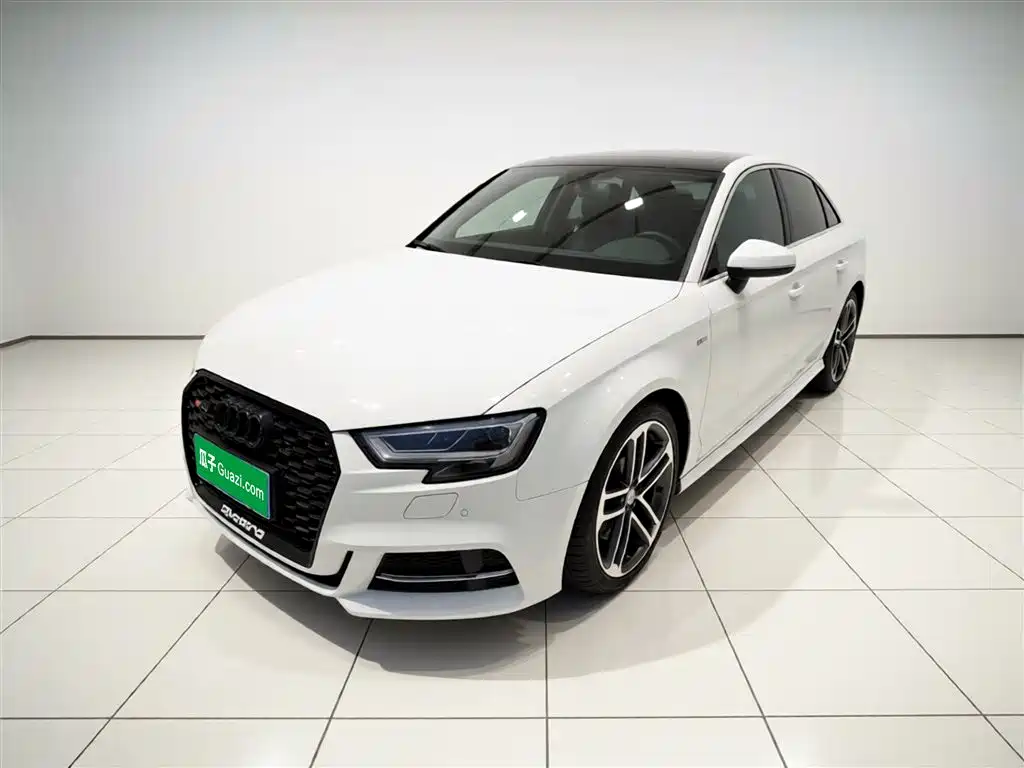 Audi A3 2019 — фото 1