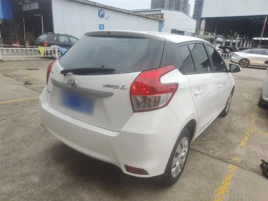 Toyota Yaris L 2016 — фото 7