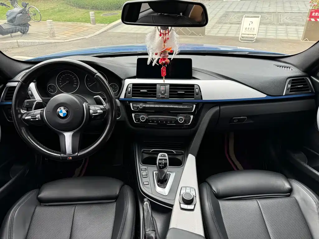 BMW 3 Series 2018 — фото 8