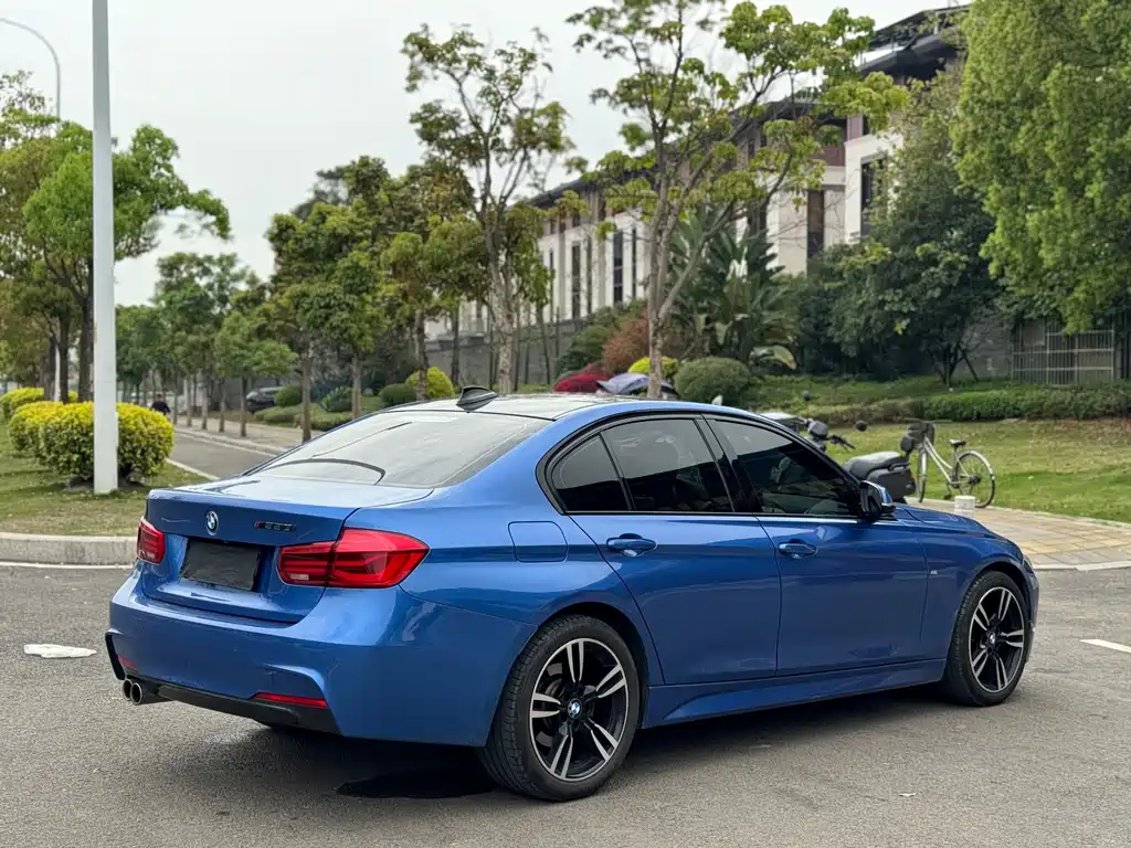 BMW 3 Series 2018 — фото 15