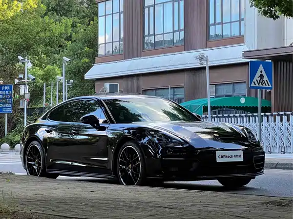 Porsche Panamera 2023