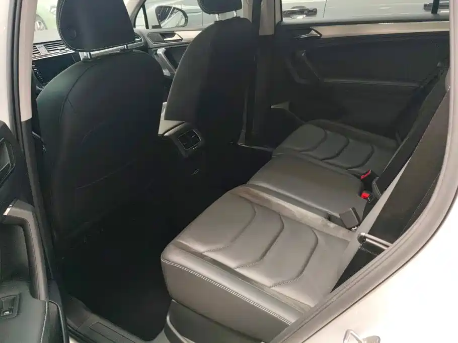 Volkswagen Tiguan L 2020 — фото 11