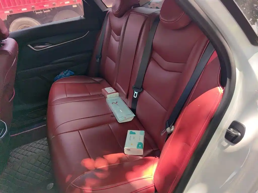 Cadillac XTS 2018 — фото 15