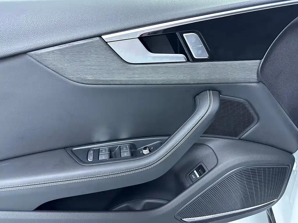 Audi A4L 2024 — фото 10