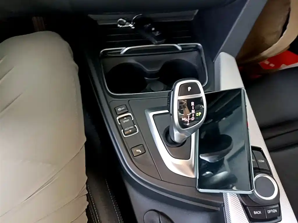 BMW 3 Series 2019 — фото 14