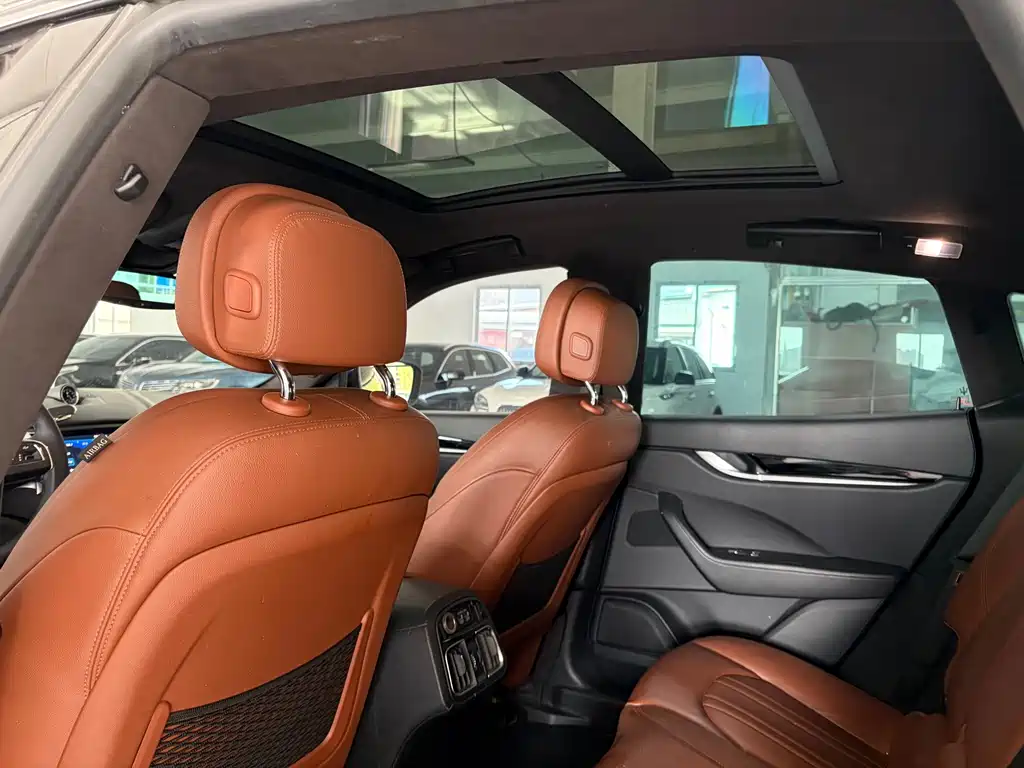 Maserati Levante 2018 — фото 10