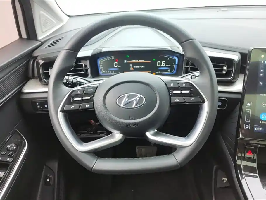 Hyundai Custo 2024 — фото 15