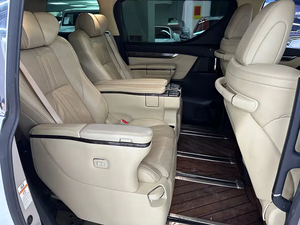 Toyota Vellfire 2020 — фото 9