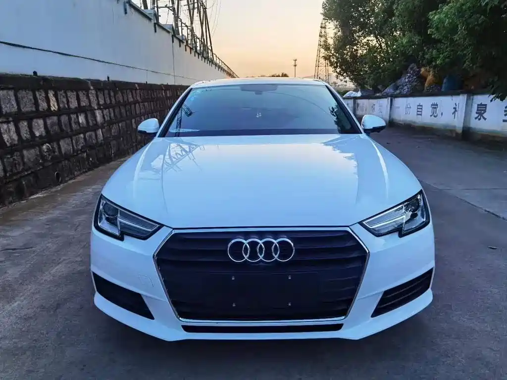 Audi A4L 2018