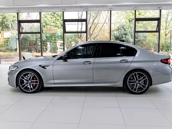 BMW M5 2021