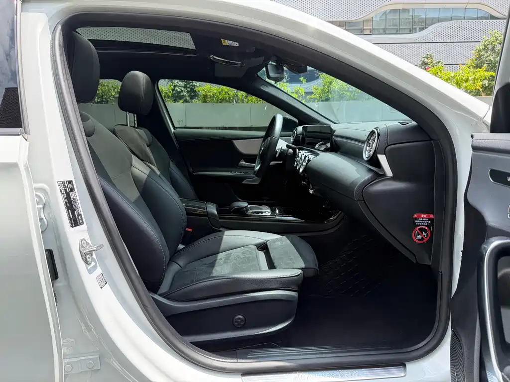 Mercedes-Benz A-Class 2019 — фото 19