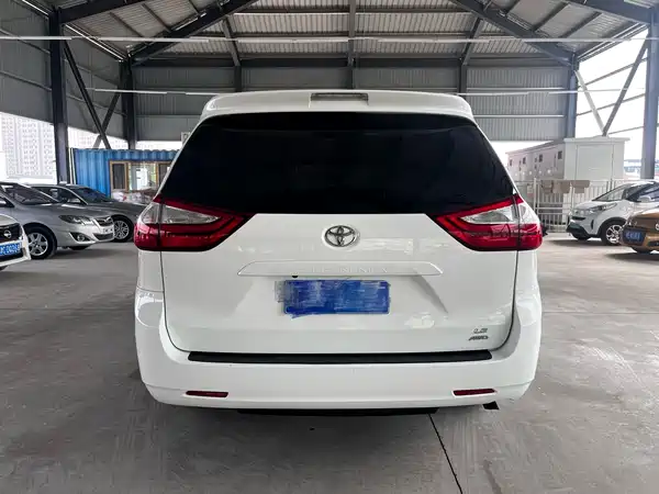Toyota Sienna 2015