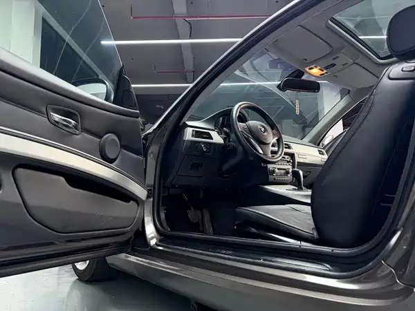 BMW 3 Series 2011