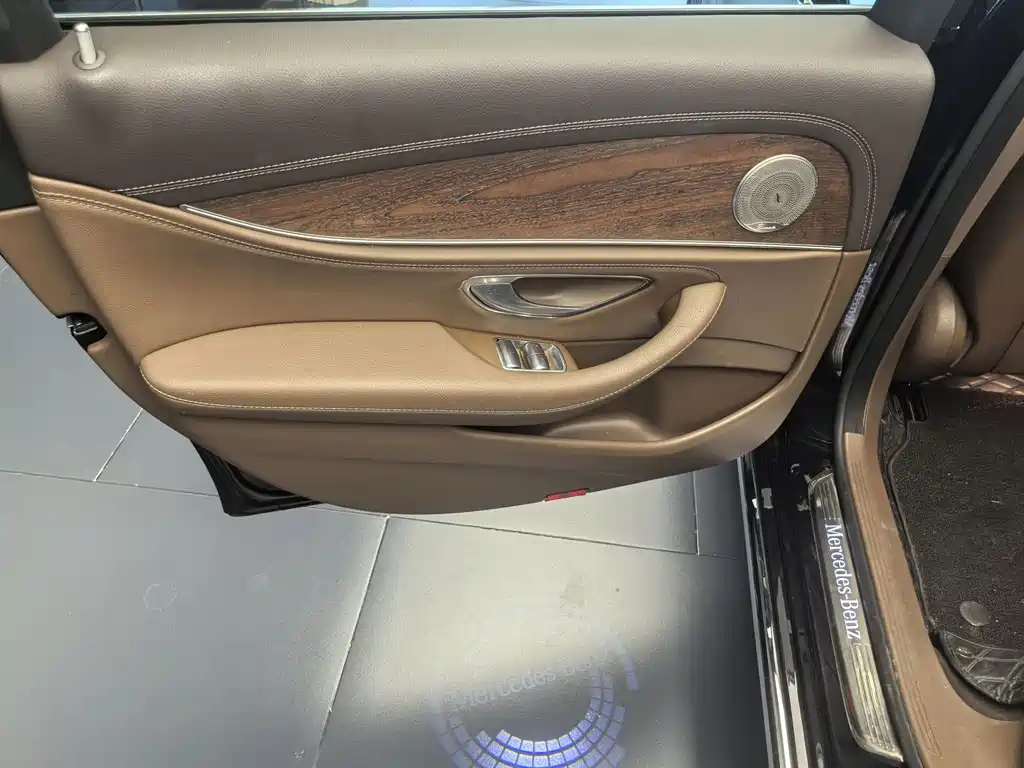 Mercedes-Benz E-Class 2023 — фото 9