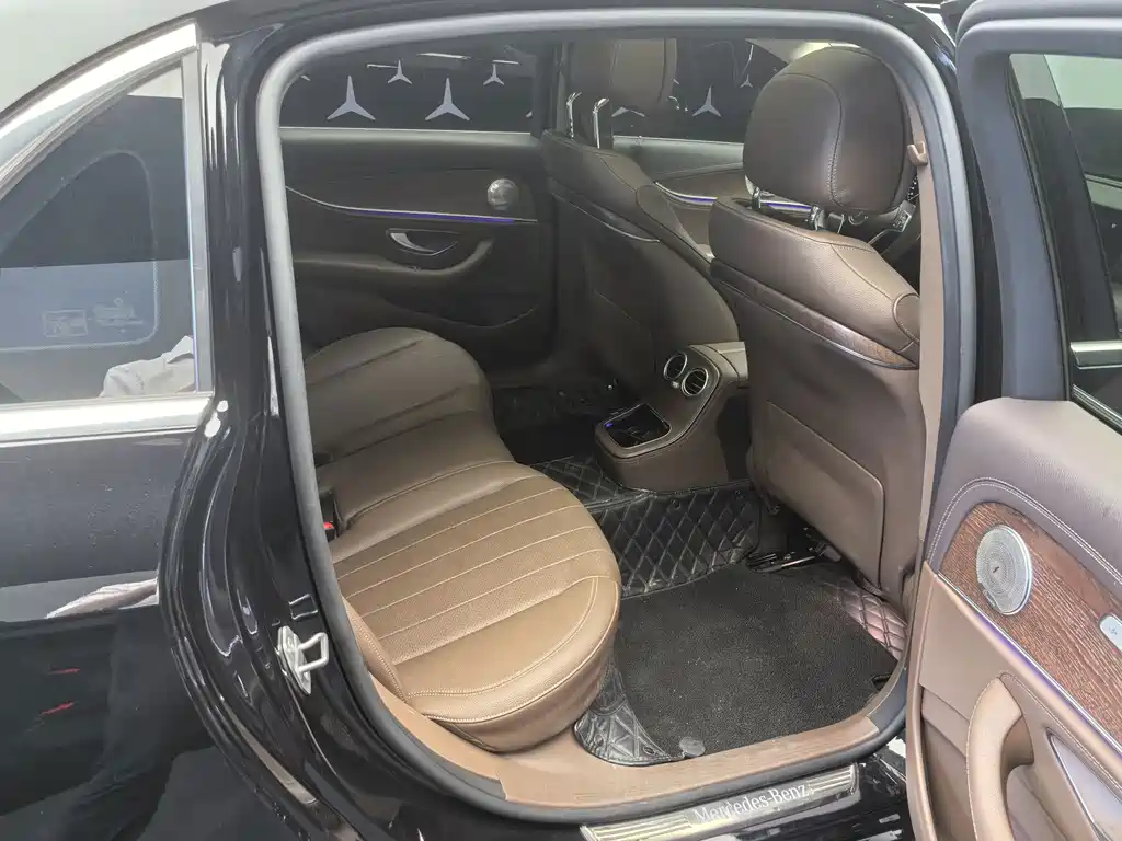 Mercedes-Benz E-Class 2023 — фото 18