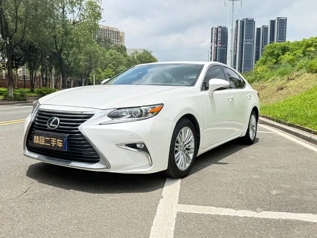 Lexus ES 2016 — фото 1
