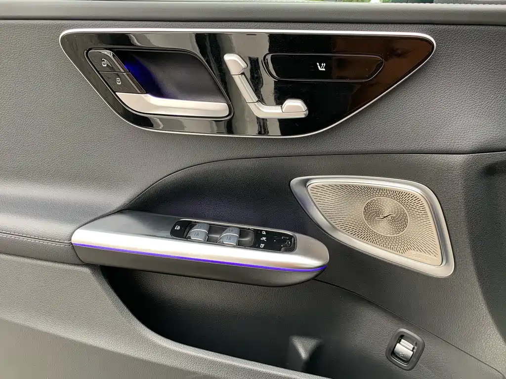 Mercedes-Benz C-Class 2024 — фото 21