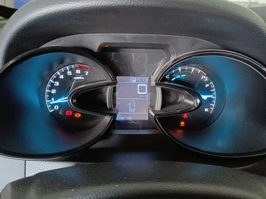 Dongfeng Fengshen AX7 2015 — фото 14